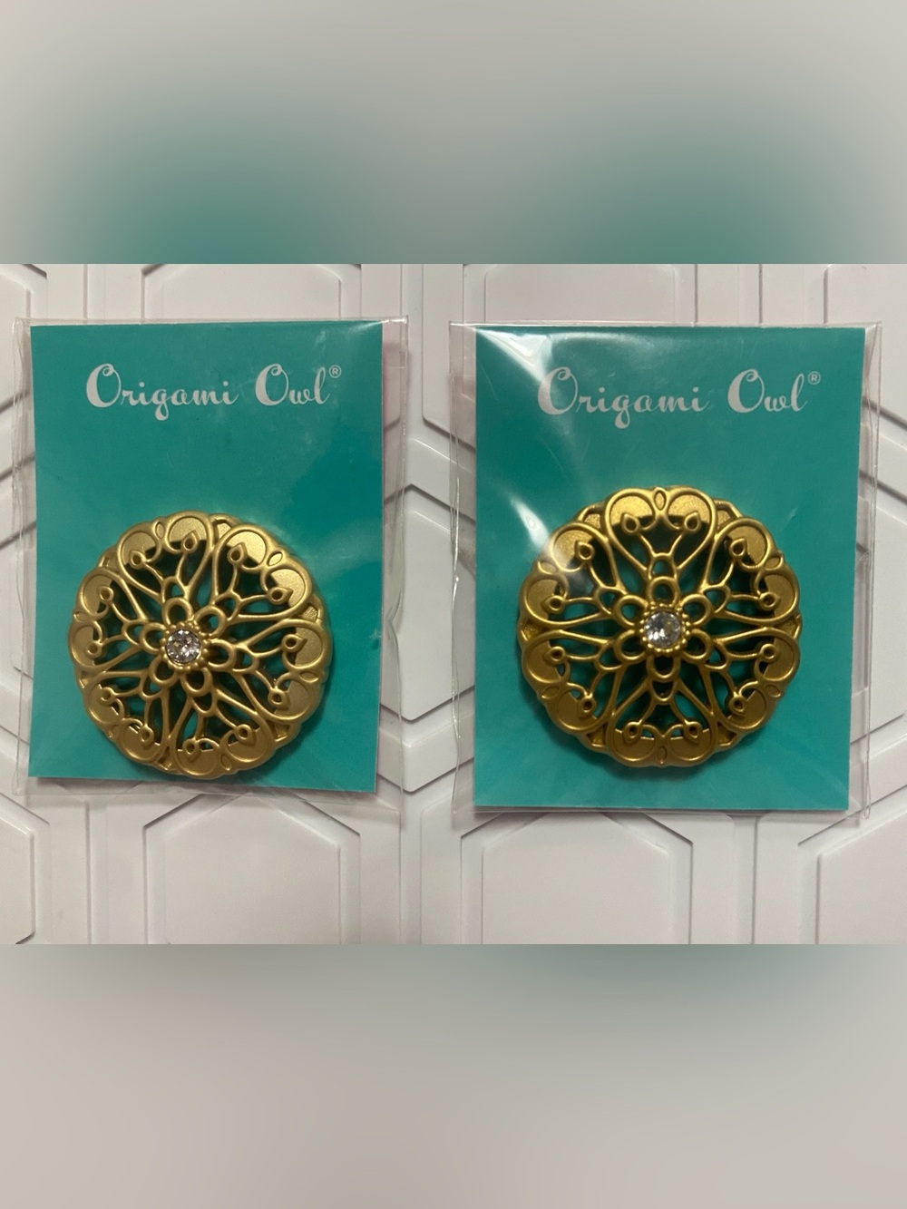 Medium Origami Owl Gold Sentiments Twist Locket Face with Swarovski Crystal